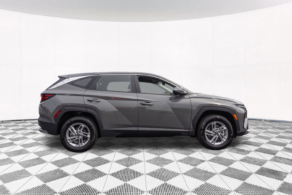 Used 2025 Hyundai Tucson SE AWD/4WD image 11