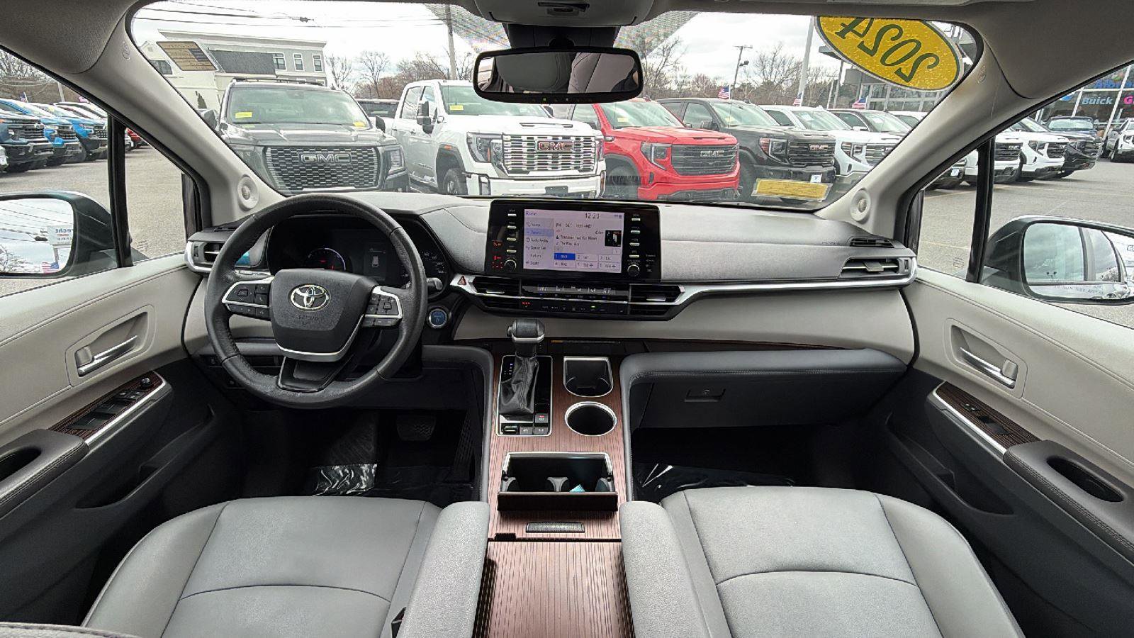 Used 2024 Toyota Sienna XLE w/ XLE Plus Package image 21