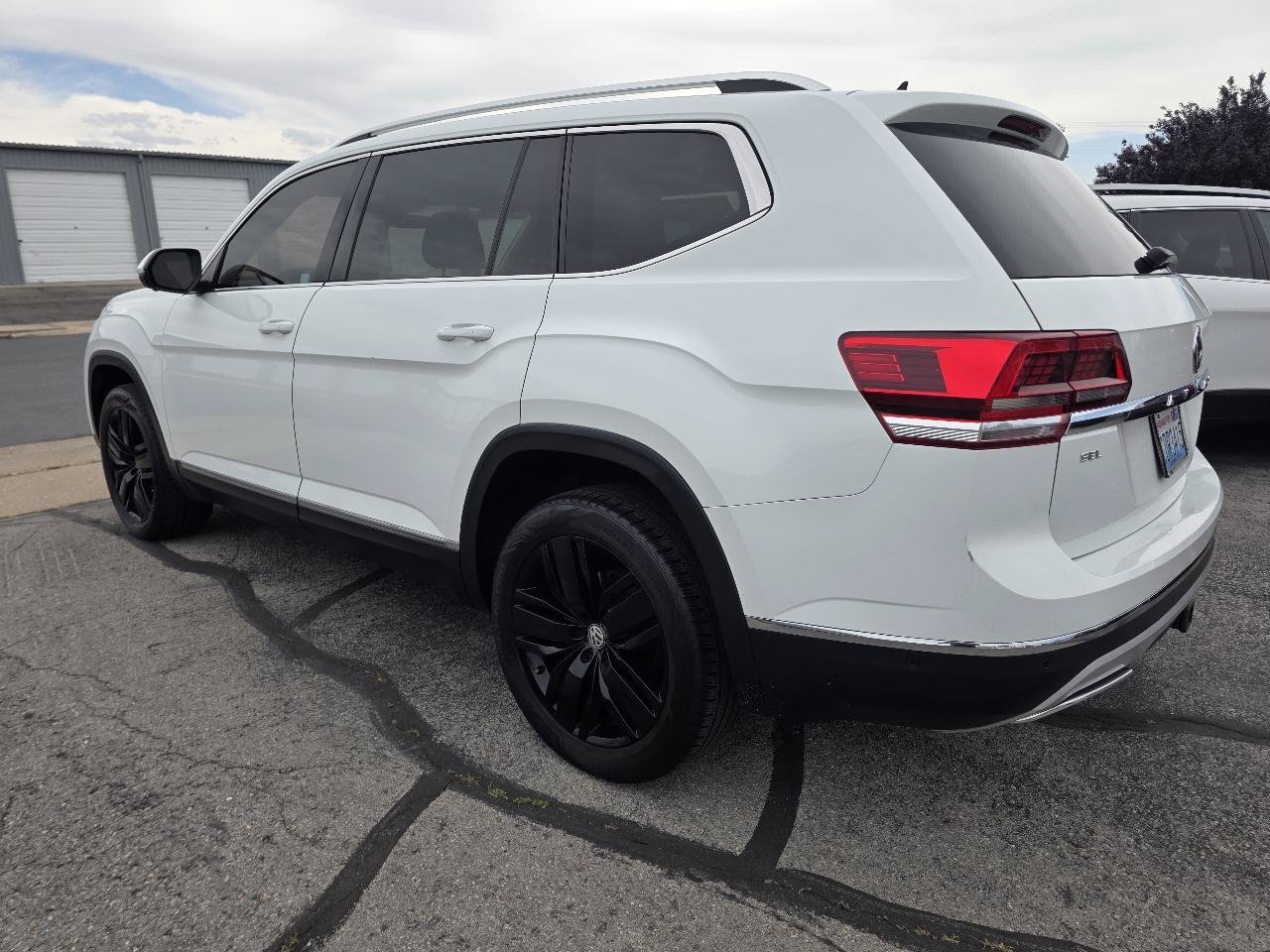 Used 2018 Volkswagen Atlas SEL Premium AWD/4WD image 2