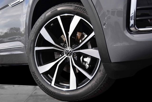 New 2026 Volkswagen Atlas Cross Sport SEL Premium R-Line image 3