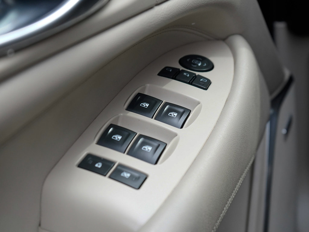 Used 2017 Cadillac Escalade ESV Premium Luxury image 12