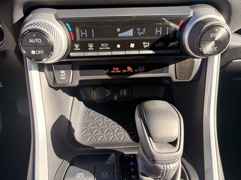 Used 2025 Toyota RAV4 XLE image 20
