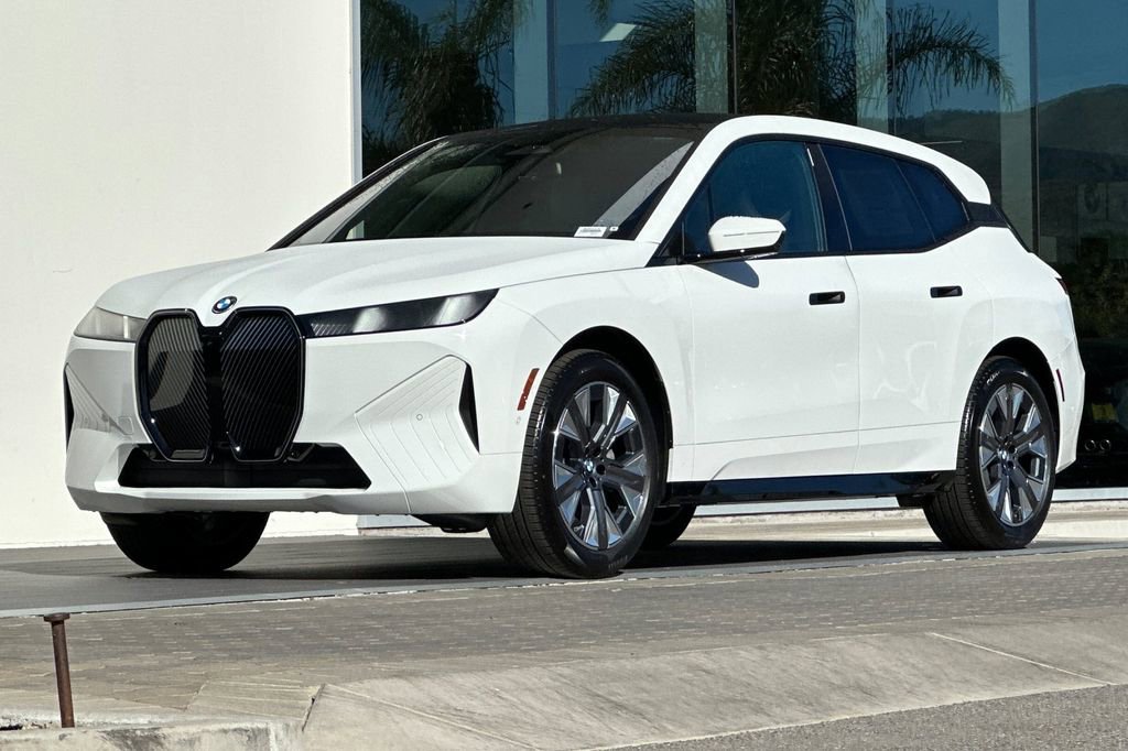 New 2026 BMW iX xDrive60 w/ Premium Package image 7