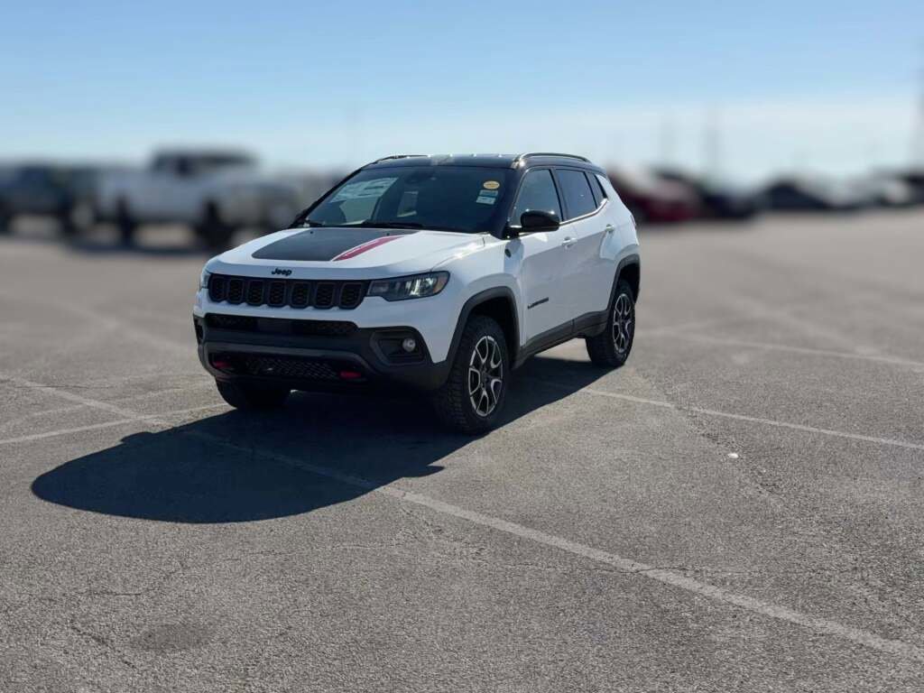 New 2026 Jeep Compass Trailhawk image 3