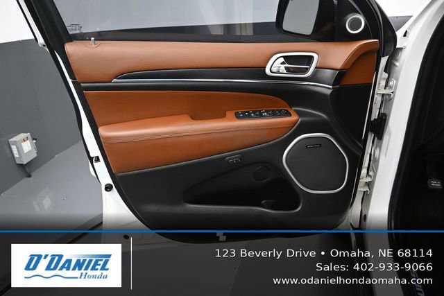 Used 2019 Jeep Grand Cherokee Summit AWD/4WD image 23