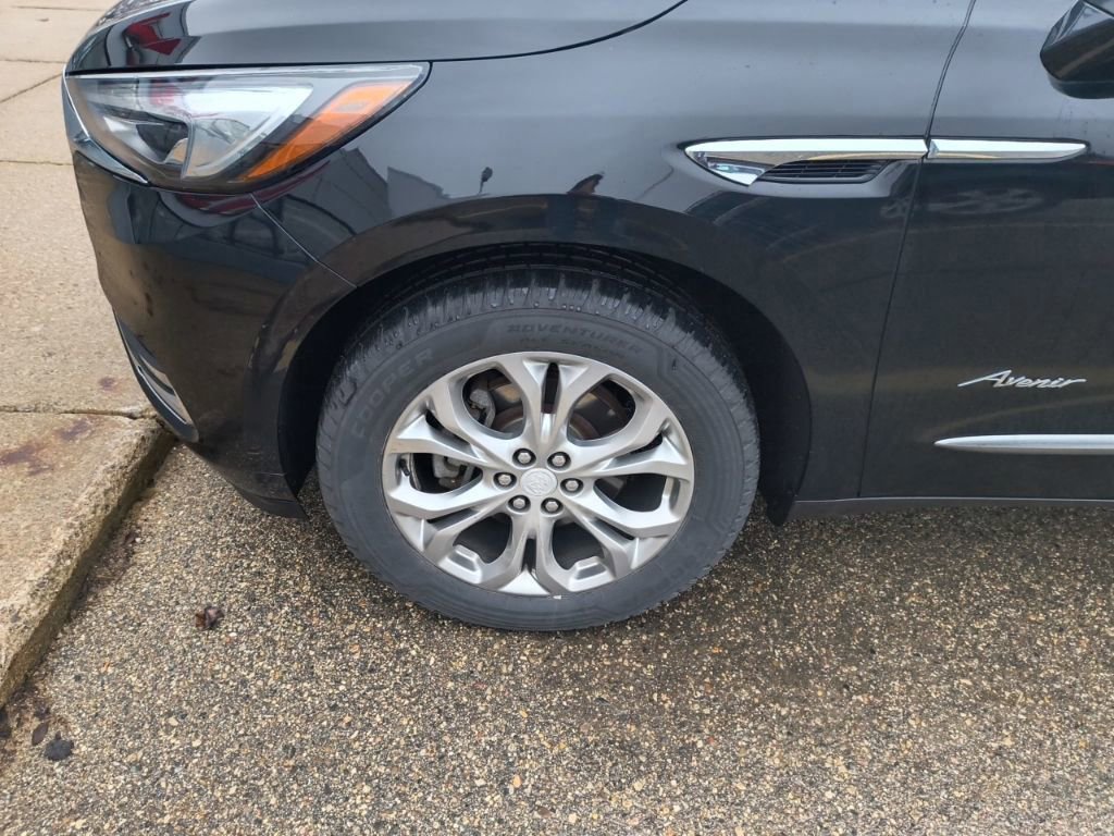 Used 2018 Buick Enclave Avenir w/ Avenir Technology Package image 3