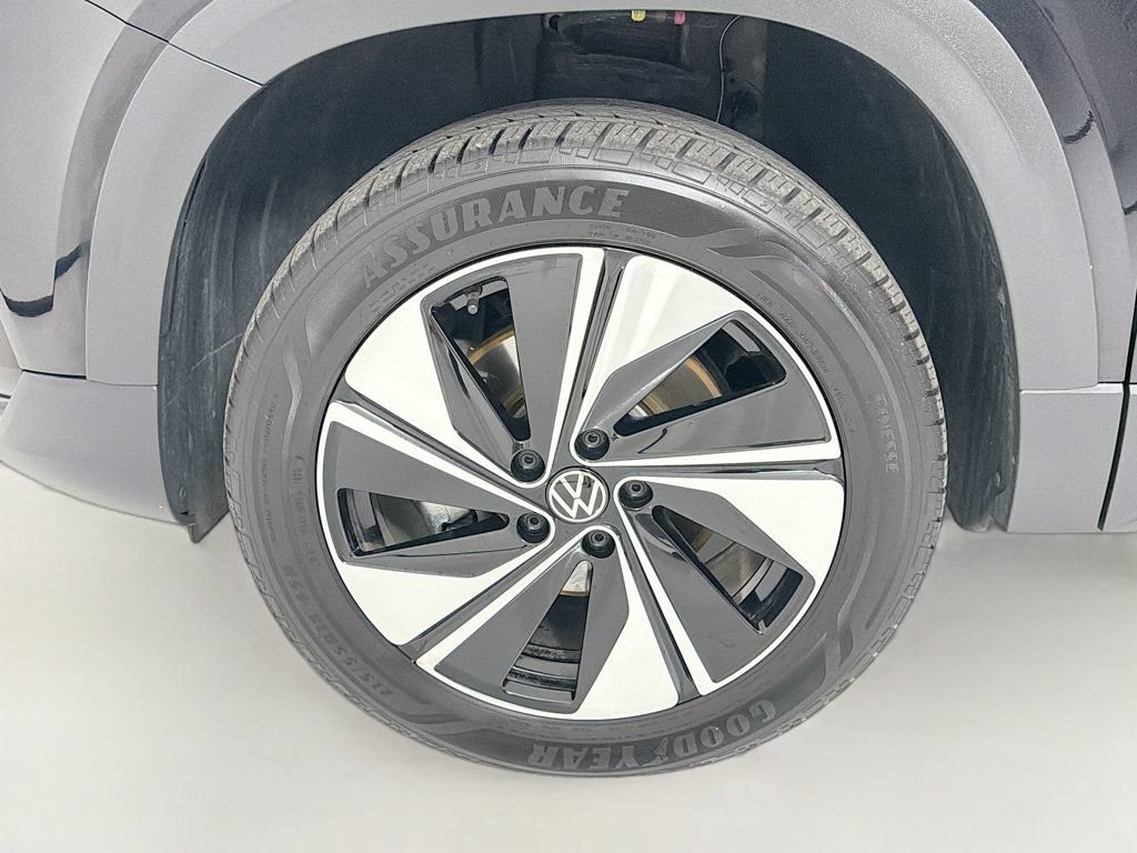 Certified 2023 Volkswagen Taos SE AWD/4WD image 30