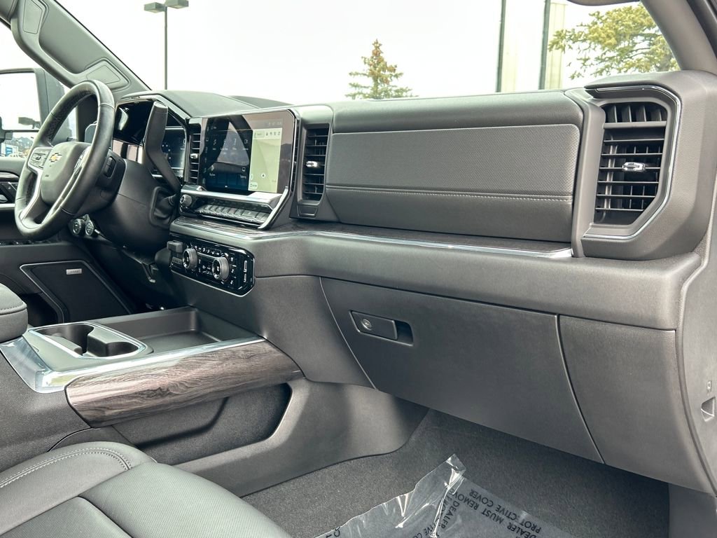 Used 2025 Chevrolet Silverado 3500 LTZ w/ LTZ Plus Package image 20