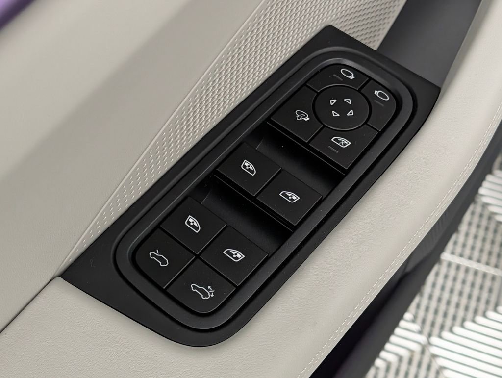 New 2026 Porsche Macan 4S Electric image 29