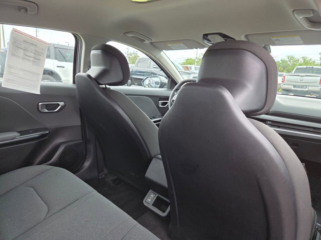 Used 2025 Kia K4 LXS image 12