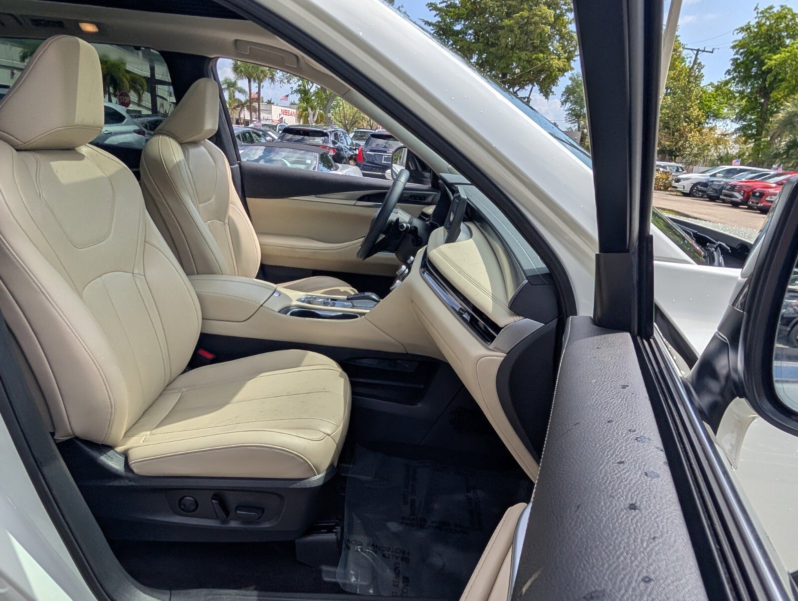 Used 2023 INFINITI QX60 Luxe w/ Vision Package FWD image 21