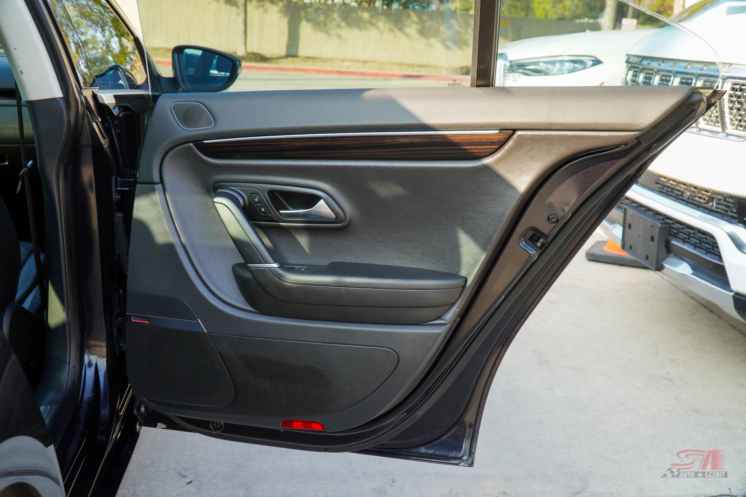 Used 2013 Volkswagen CC Executive image 24