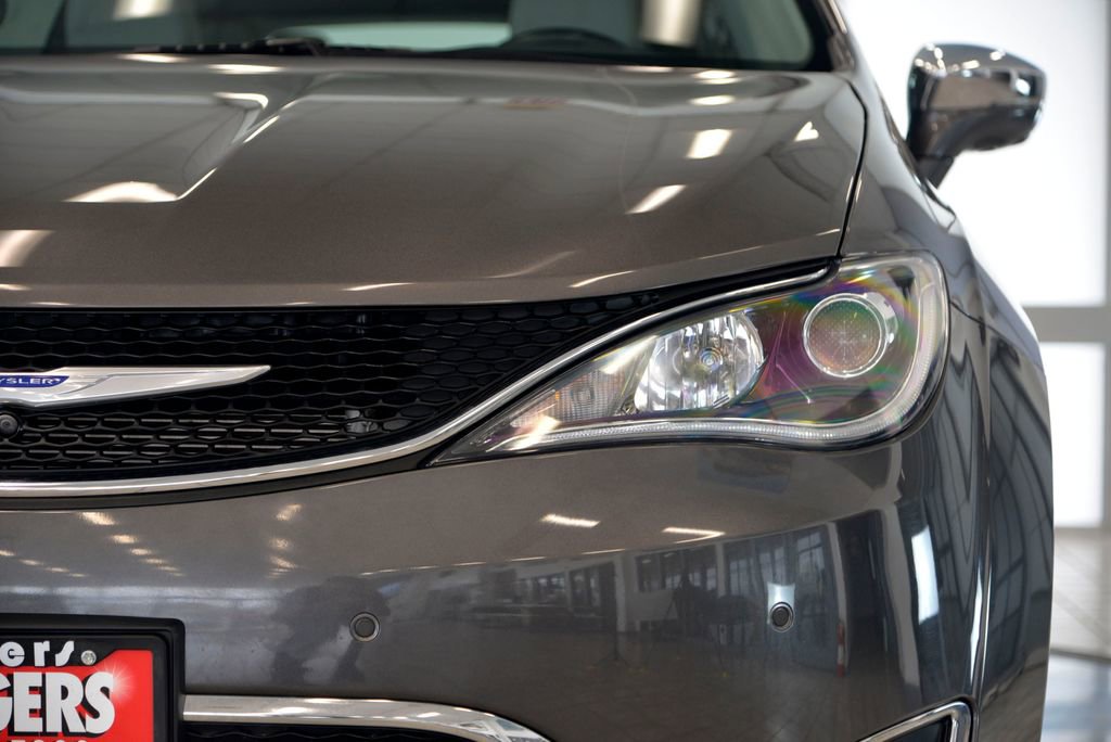 Used 2019 Chrysler Pacifica Limited w/ Advanced Safetytec Group image 11