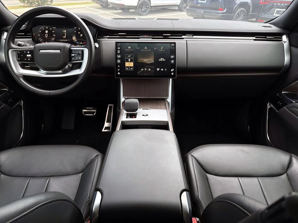 Used 2025 Land Rover Range Rover Long Wheelbase SE AWD/4WD image 15