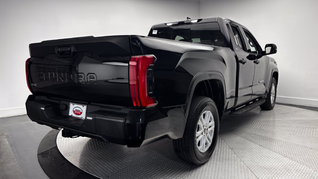 Used 2022 Toyota Tundra SR5 w/ SR5 Convenience Package AWD/4WD image 36