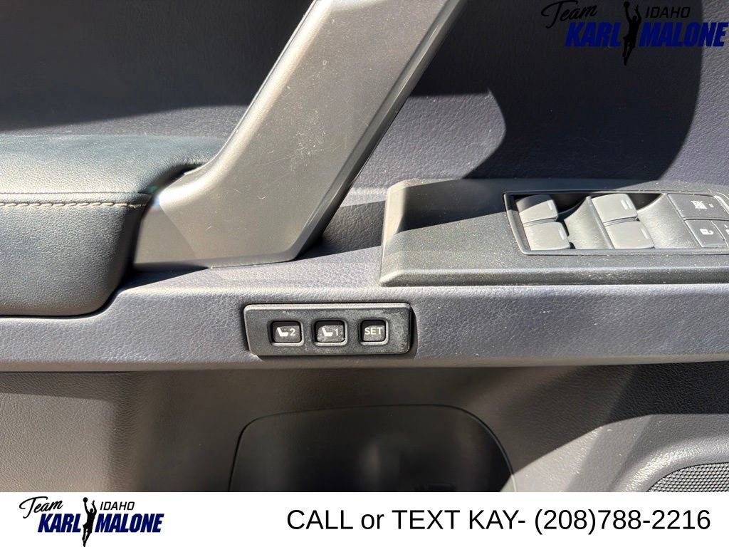 Used 2023 Lexus GX 460 Premium w/ Accessory Package AWD/4WD image 26