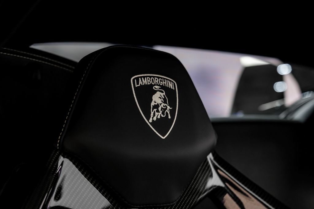 Used 2024 Lamborghini Huracan EVO AWD/4WD image 42