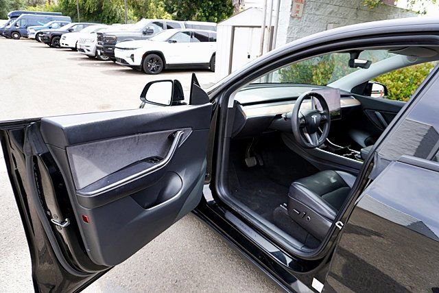Used 2021 Tesla Model Y Long Range AWD/4WD image 44