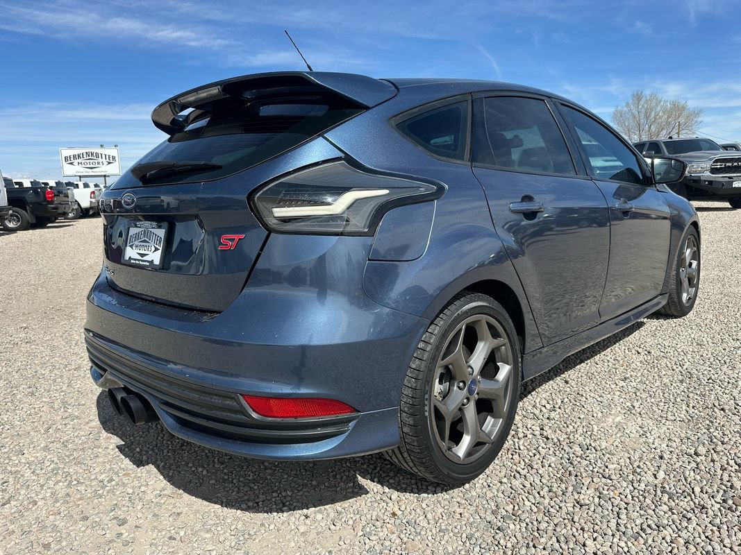 Used 2018 Ford Focus ST FWD image 11