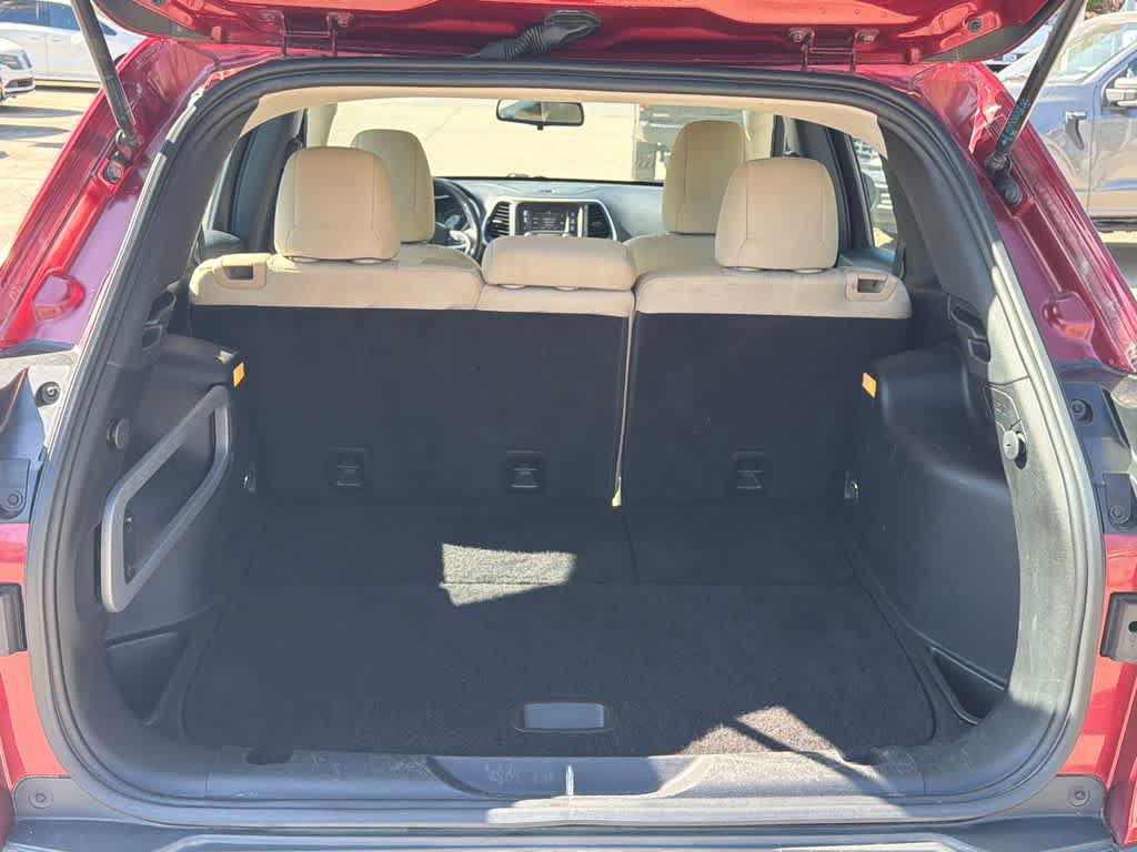 Used 2015 Jeep Cherokee Sport image 16