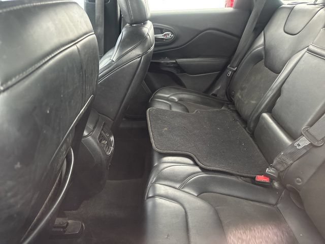 Used 2019 Jeep Cherokee Latitude Plus AWD/4WD image 6