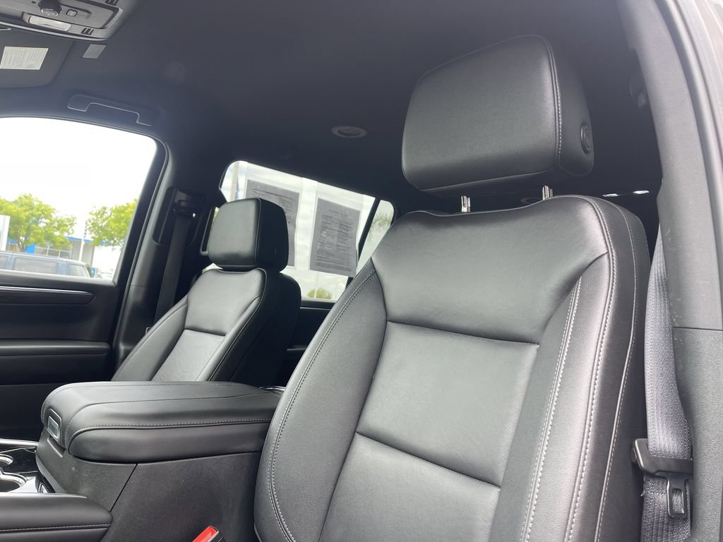 Used 2025 Chevrolet Suburban Z71 AWD/4WD image 9