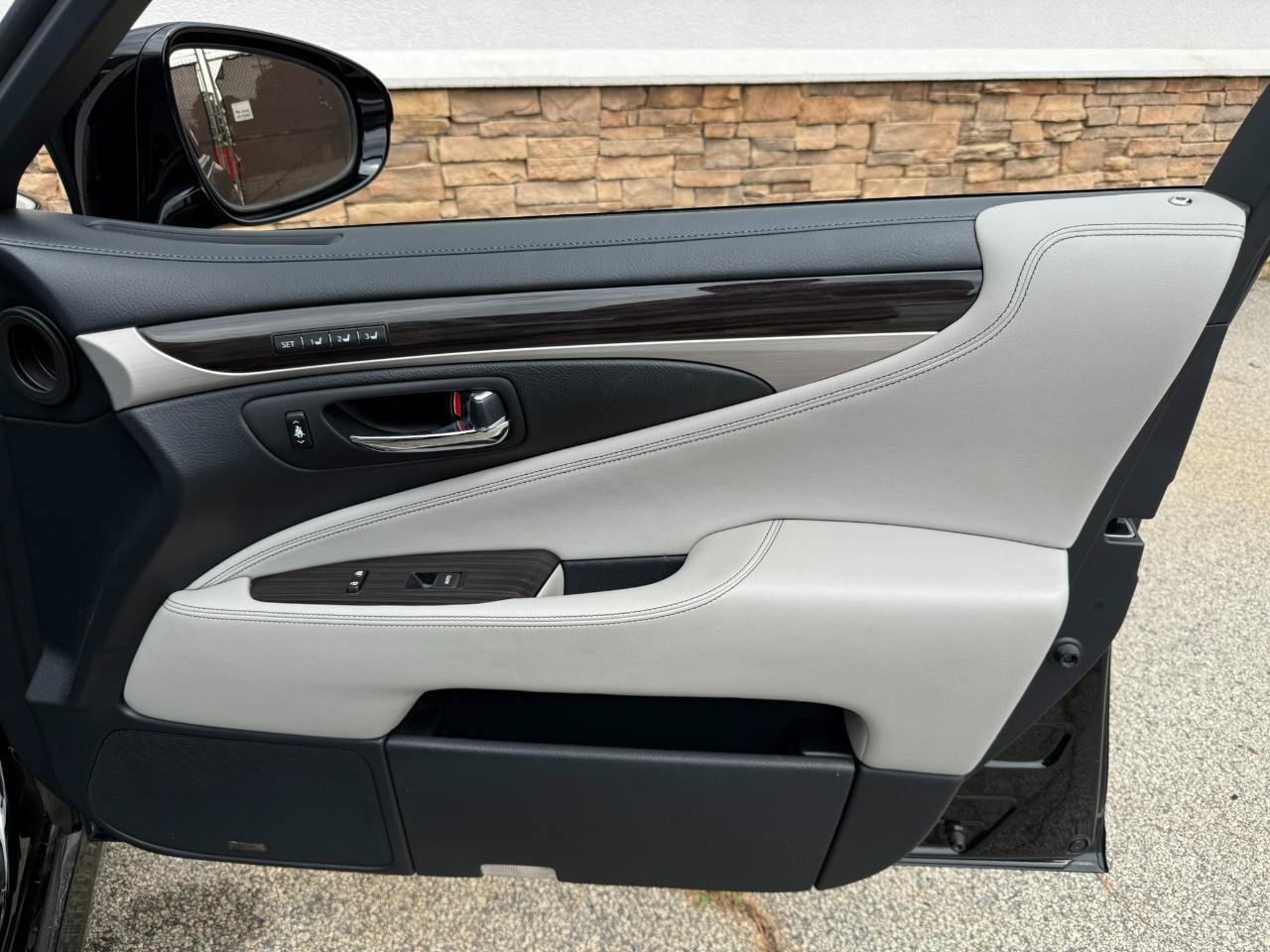 Used 2014 Lexus LS 460 AWD w/ Comfort Package image 36