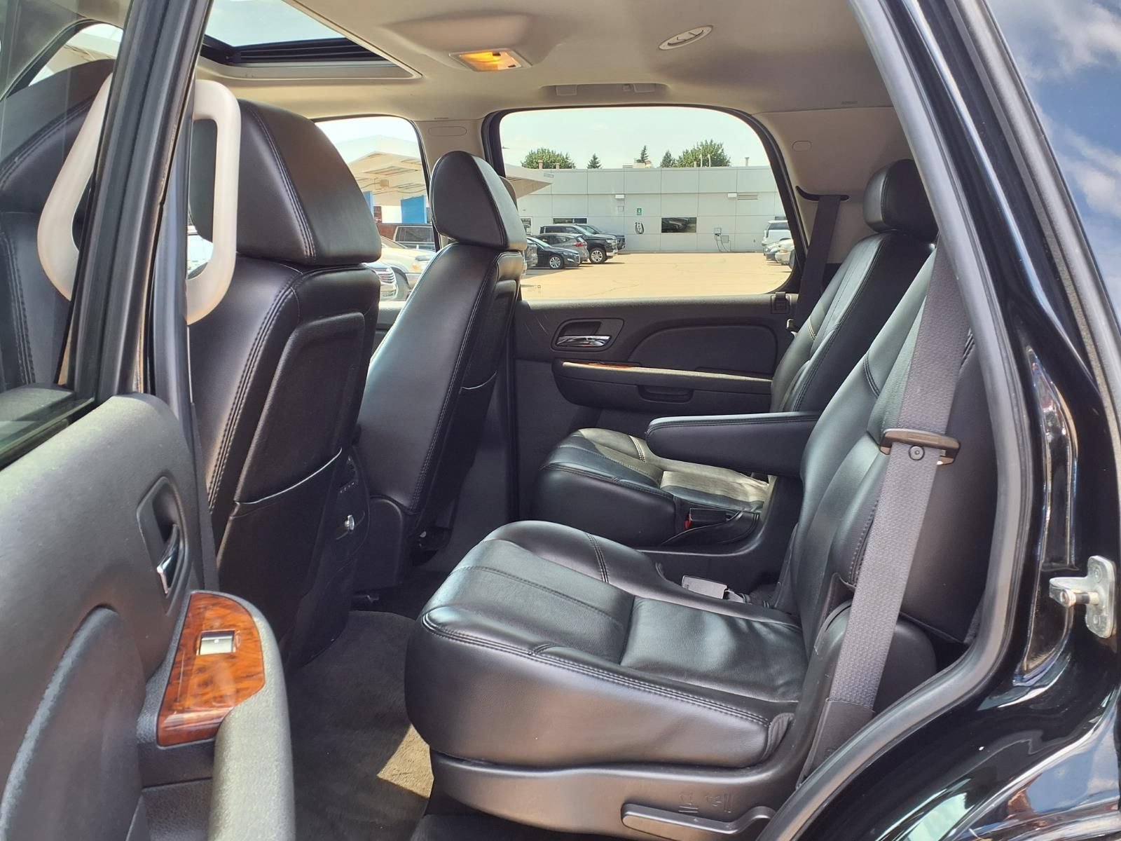 Used 2007 Chevrolet Tahoe LTZ w/ LTZ Preferred Equipment Group AWD/4WD image 9