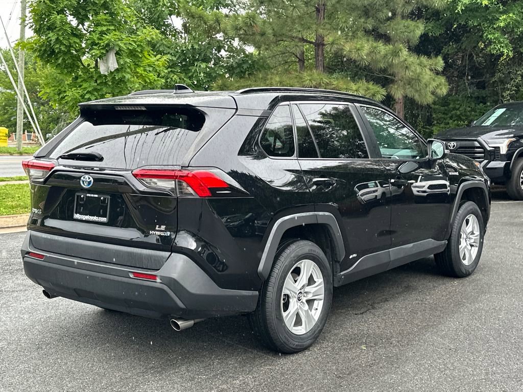 Used 2020 Toyota RAV4 LE AWD/4WD image 4
