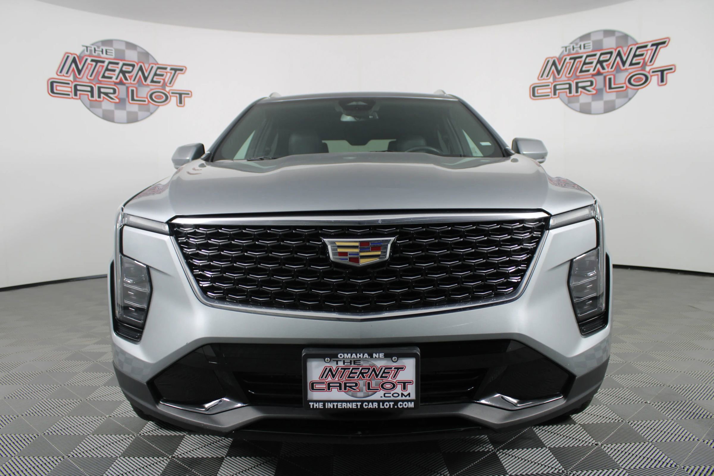 Used 2024 Cadillac XT4 Premium Luxury image 2