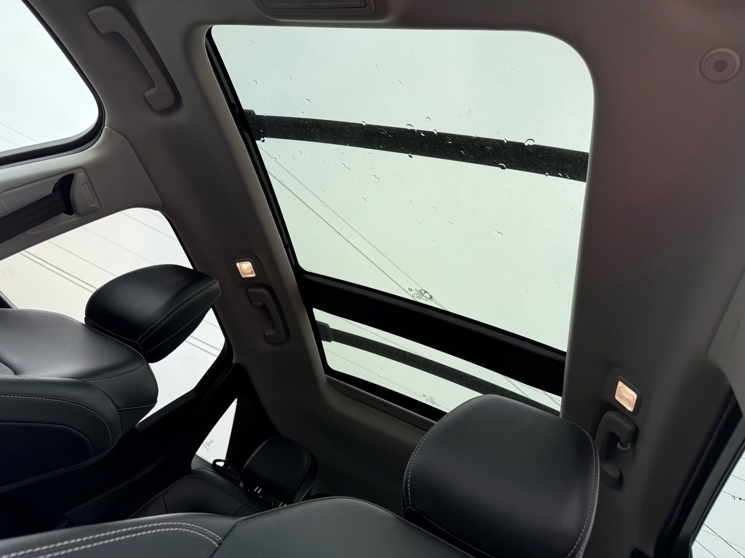 Used 2022 Ford Escape SEL w/ Technology Package image 3