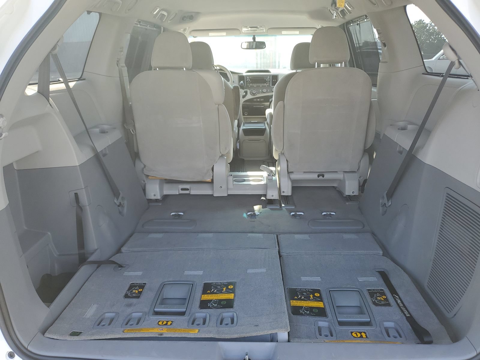 Used 2011 Toyota Sienna LE w/ Towing Pkg FWD image 8