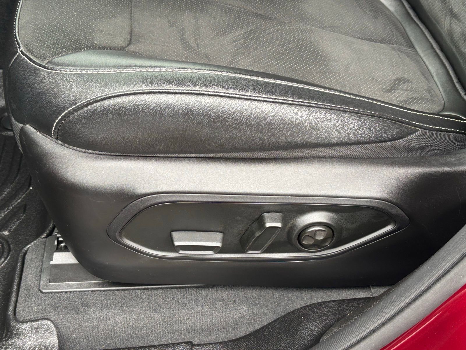 Used 2025 Jeep Grand Cherokee L Altitude image 18