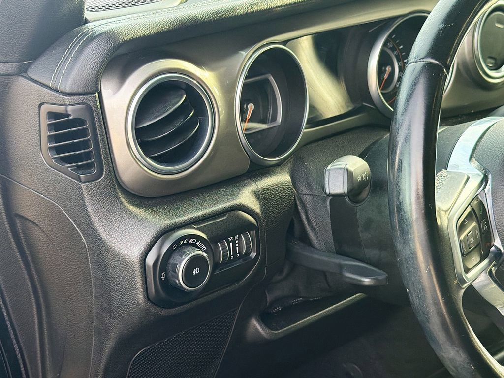 Used 2020 Jeep Wrangler Unlimited Sahara image 10