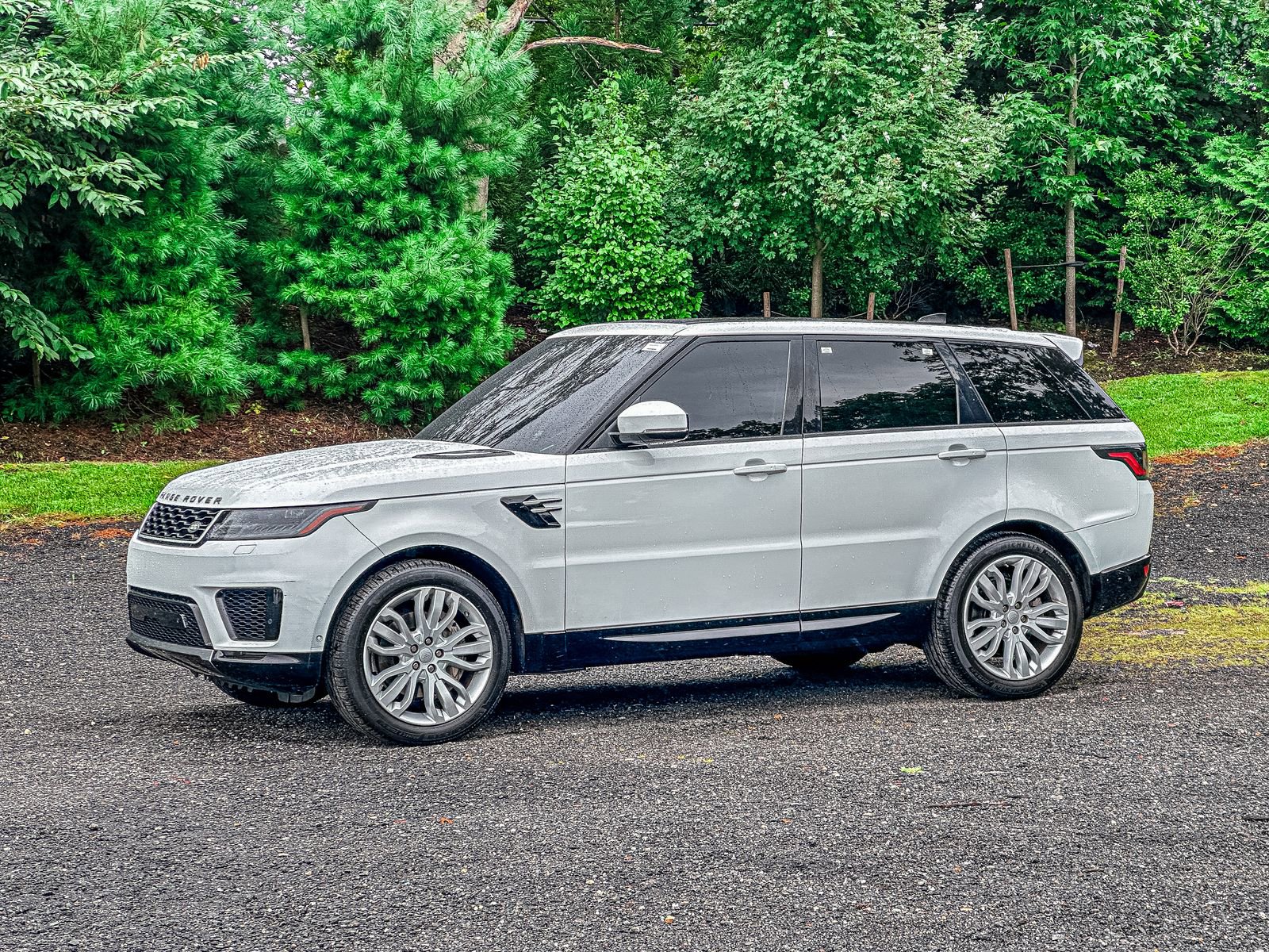 Used 2019 Land Rover Range Rover Sport HSE image 3