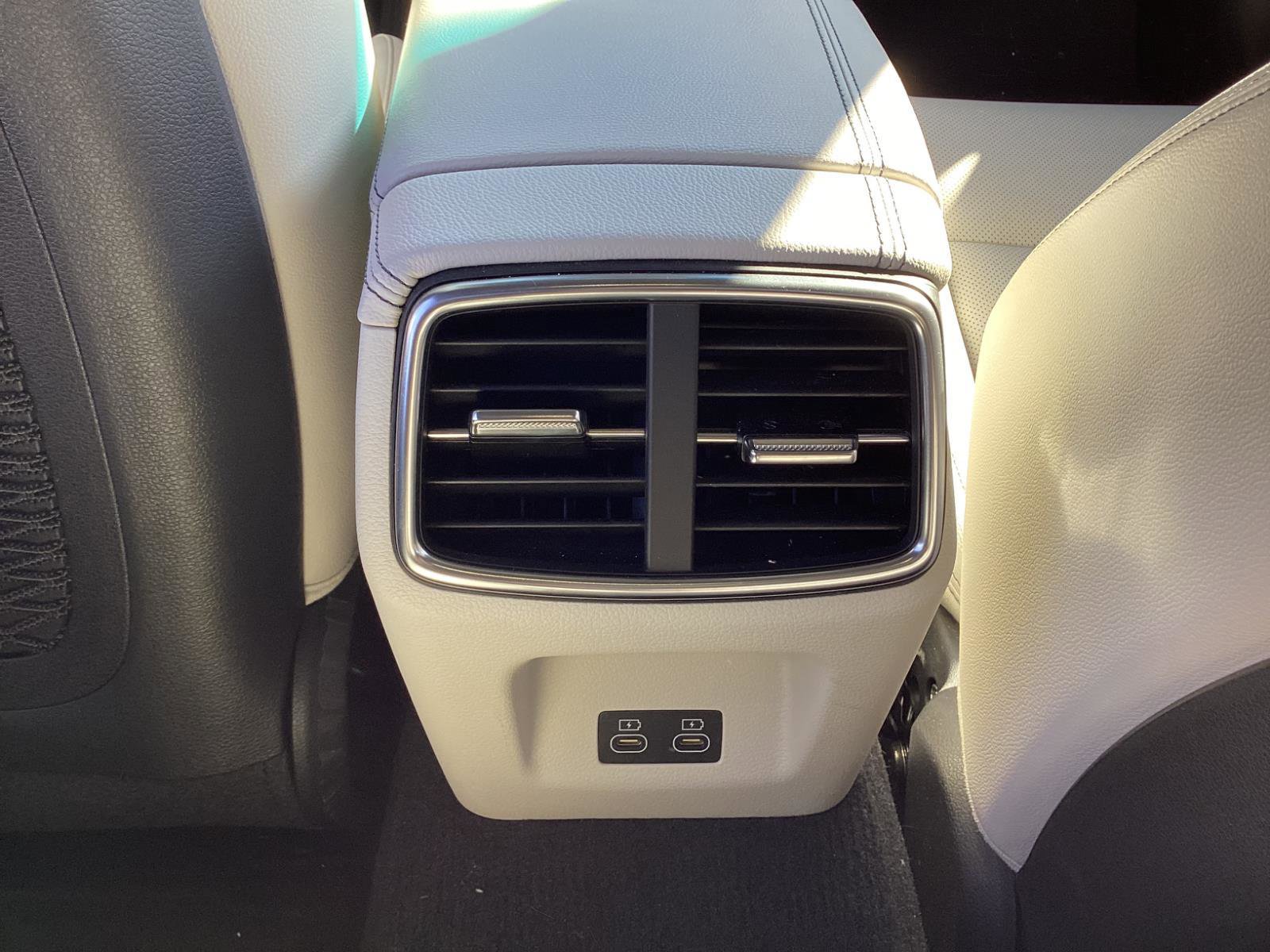 Used 2025 Genesis G70 2.5T image 15