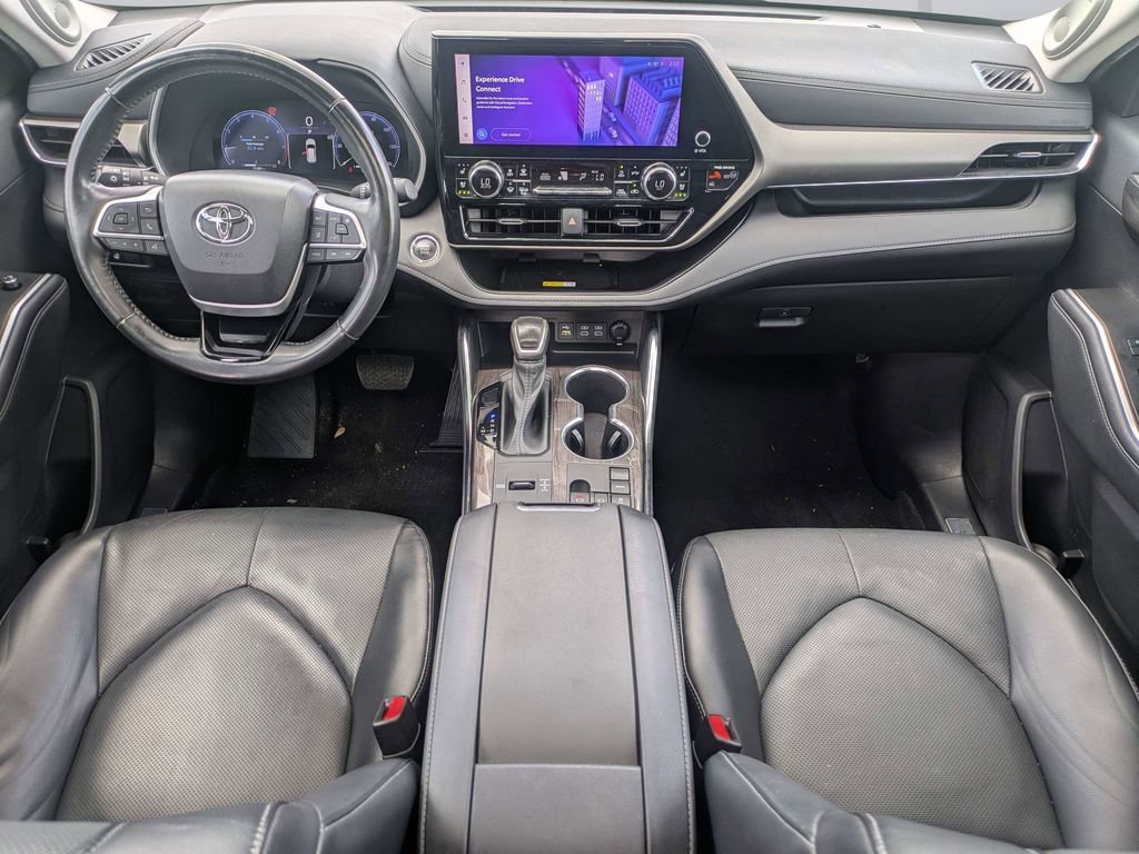 Used 2023 Toyota Highlander Limited FWD image 16