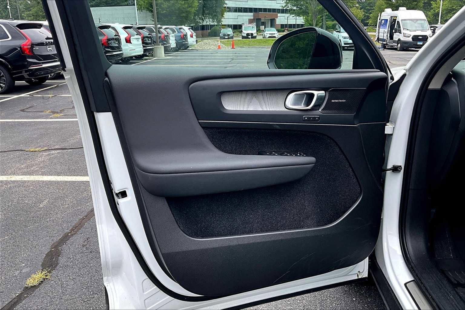 Used 2025 Volvo XC40 B5 Plus w/ Protection Package Premier image 20