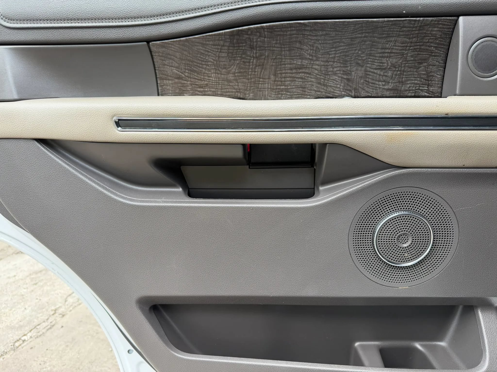 Used 2020 Ford Expedition Limited RWD image 11