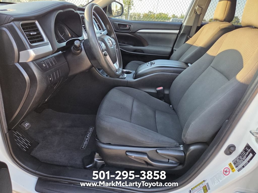 Used 2019 Toyota Highlander LE FWD image 7