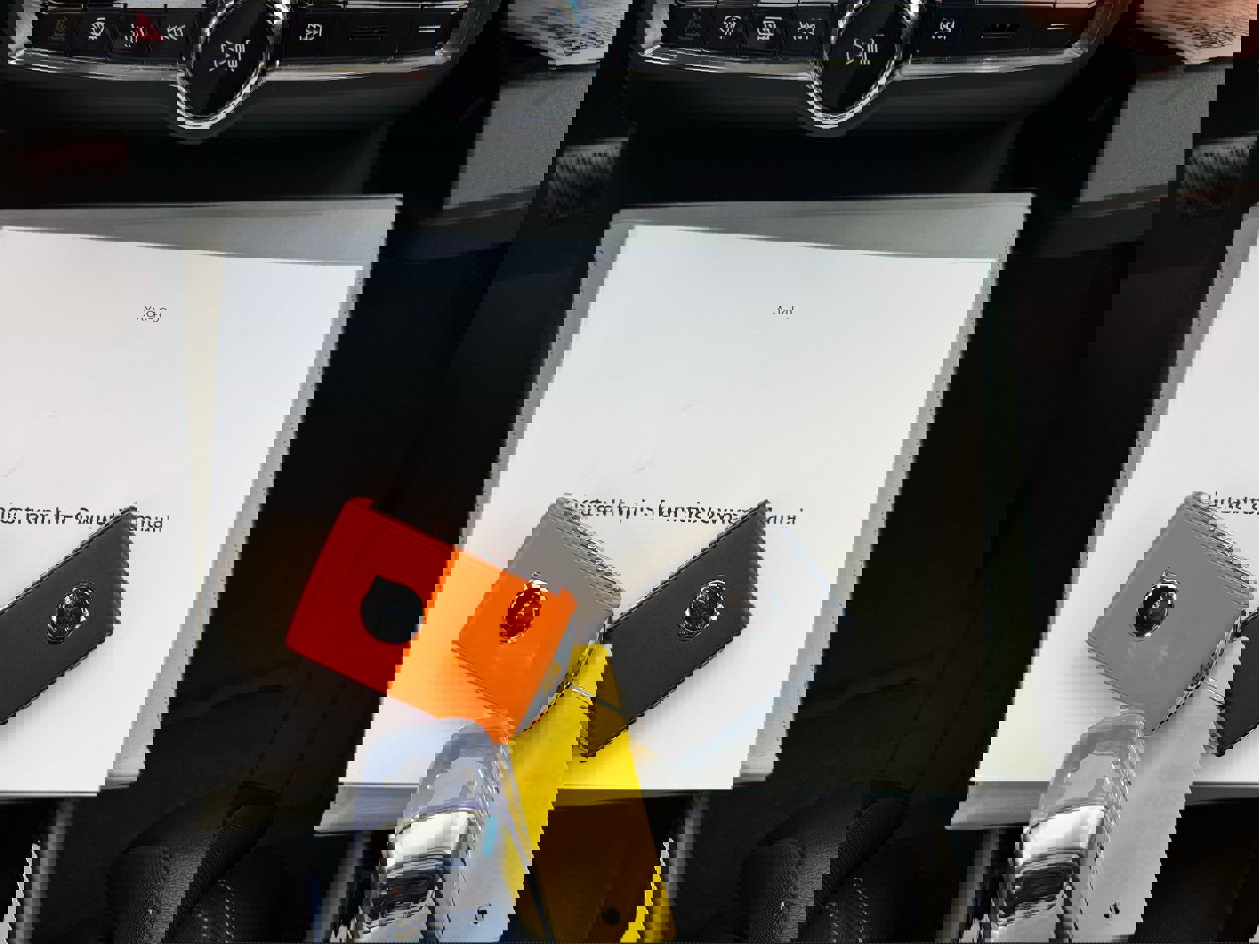 Certified 2025 Volvo XC40 B5 Plus image 29