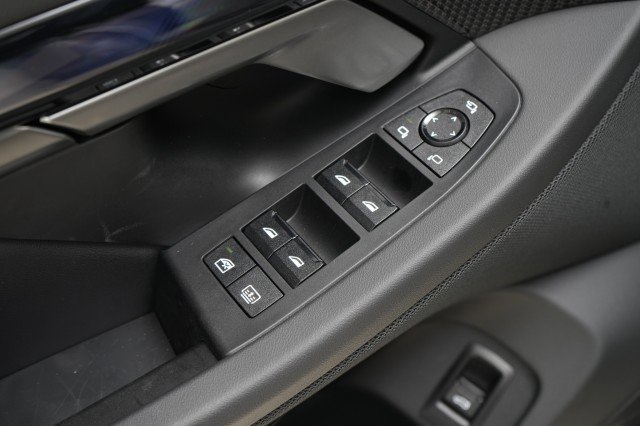 Used 2025 BMW M5 w/ Executive Package image 28