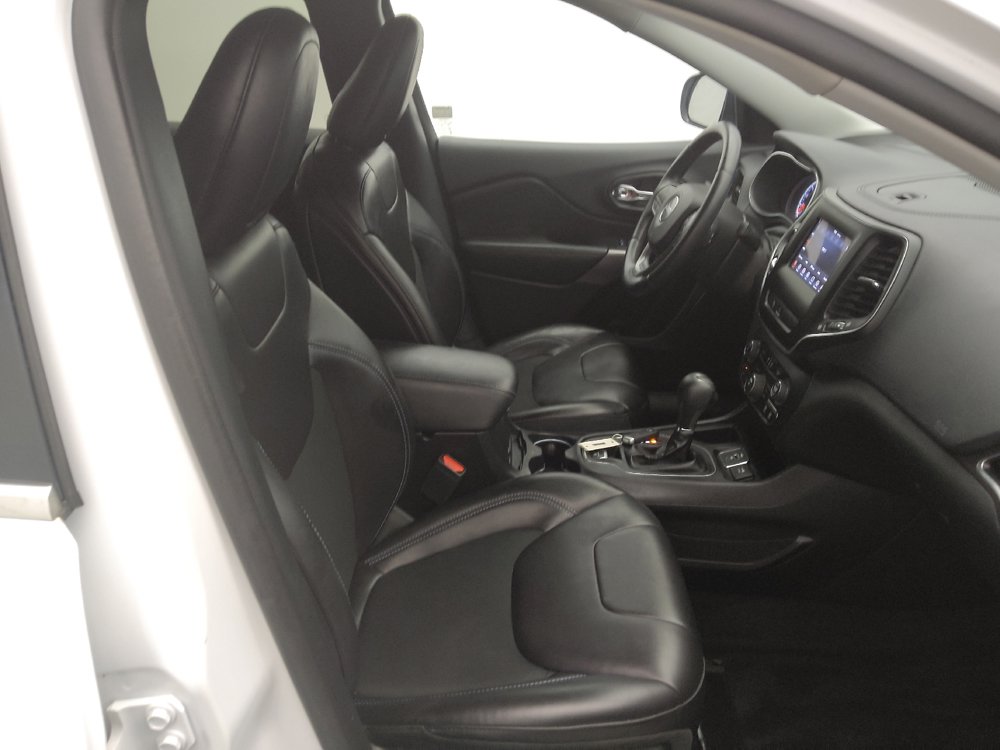 Used 2019 Jeep Cherokee Latitude Plus FWD image 21