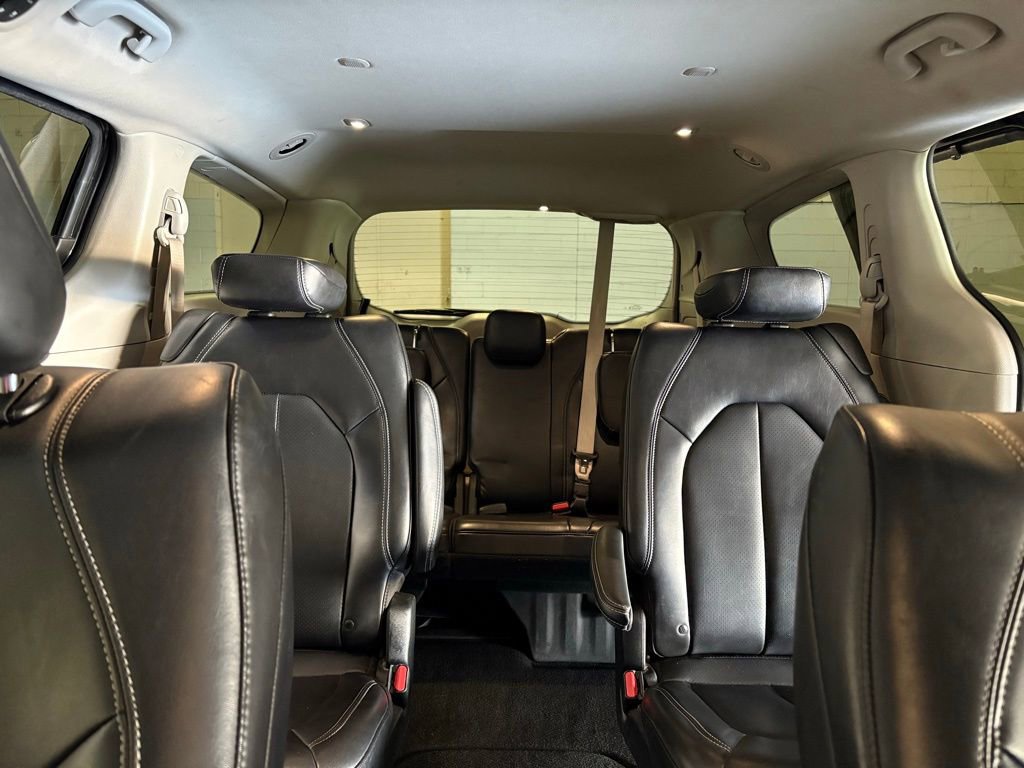 Used 2023 Chrysler Pacifica Touring-L image 35