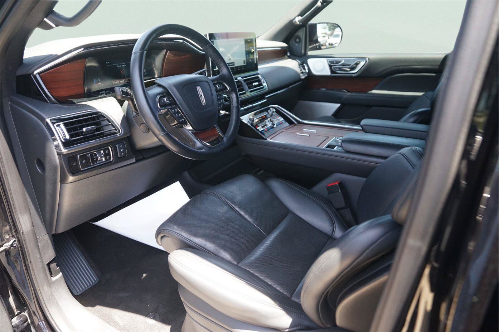 Used 2023 Lincoln Navigator Reserve AWD/4WD image 8