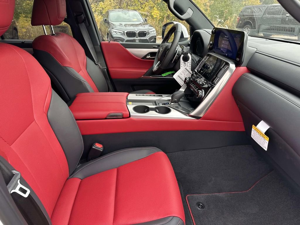 Certified 2025 Lexus LX 700h F Sport image 15