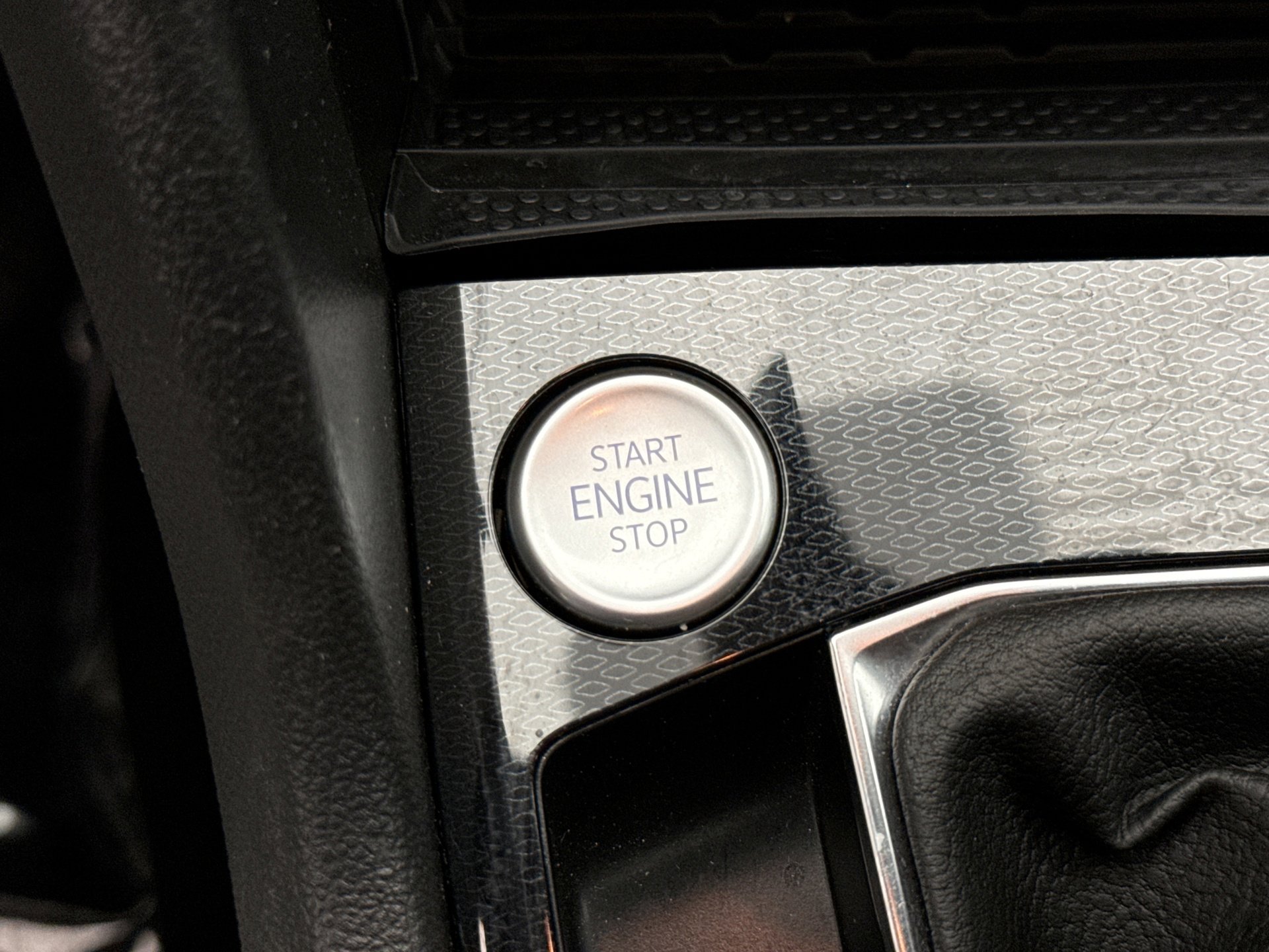 Used 2025 Volkswagen Taos SE image 20