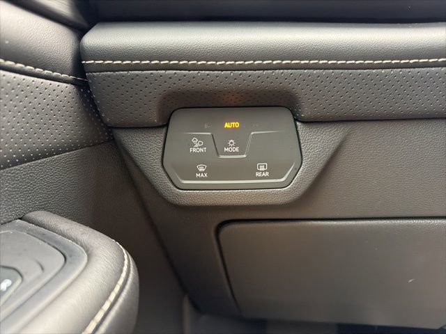 Used 2024 Volkswagen Atlas Cross Sport SE image 18