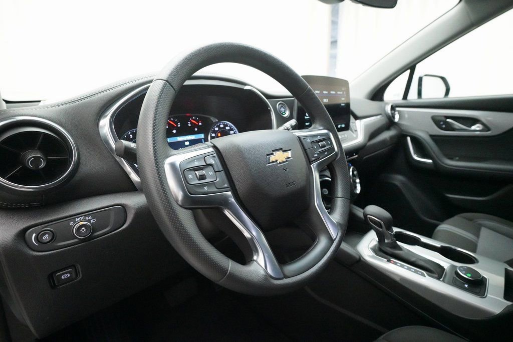 Used 2025 Chevrolet Blazer LT image 8