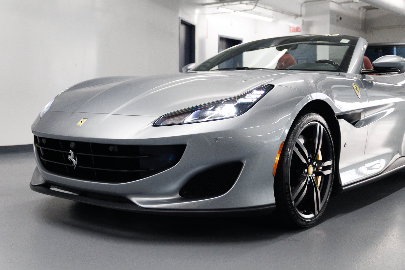 Used 2019 Ferrari Portofino RWD image 3